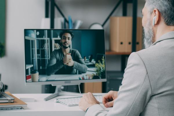 Dolmetscher vs. Google Übersetzer – warum Qualität entscheidend ist